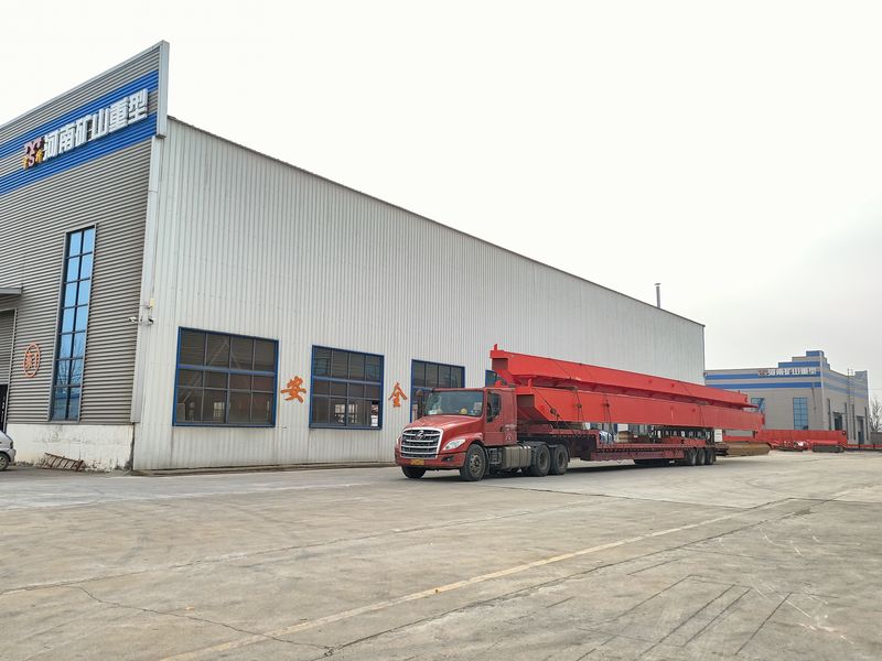 兩臺(tái)10噸 跨度28.4米電動(dòng)葫蘆橋式起重機(jī)，發(fā)往山東威海