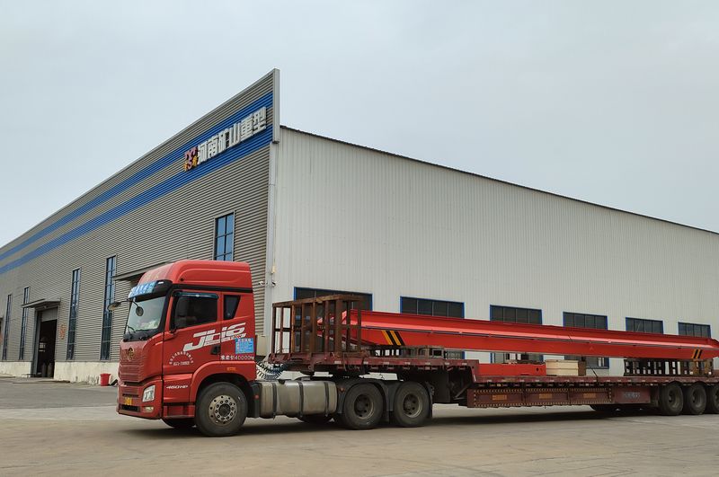 電動單梁起重機3臺 LD5t—16.8m LD3t—16.5m /2臺 制作完成，發(fā)往江西南昌交付客戶使用。